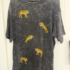 Zutter acid wash Gray T-Shirt with Tiger Print